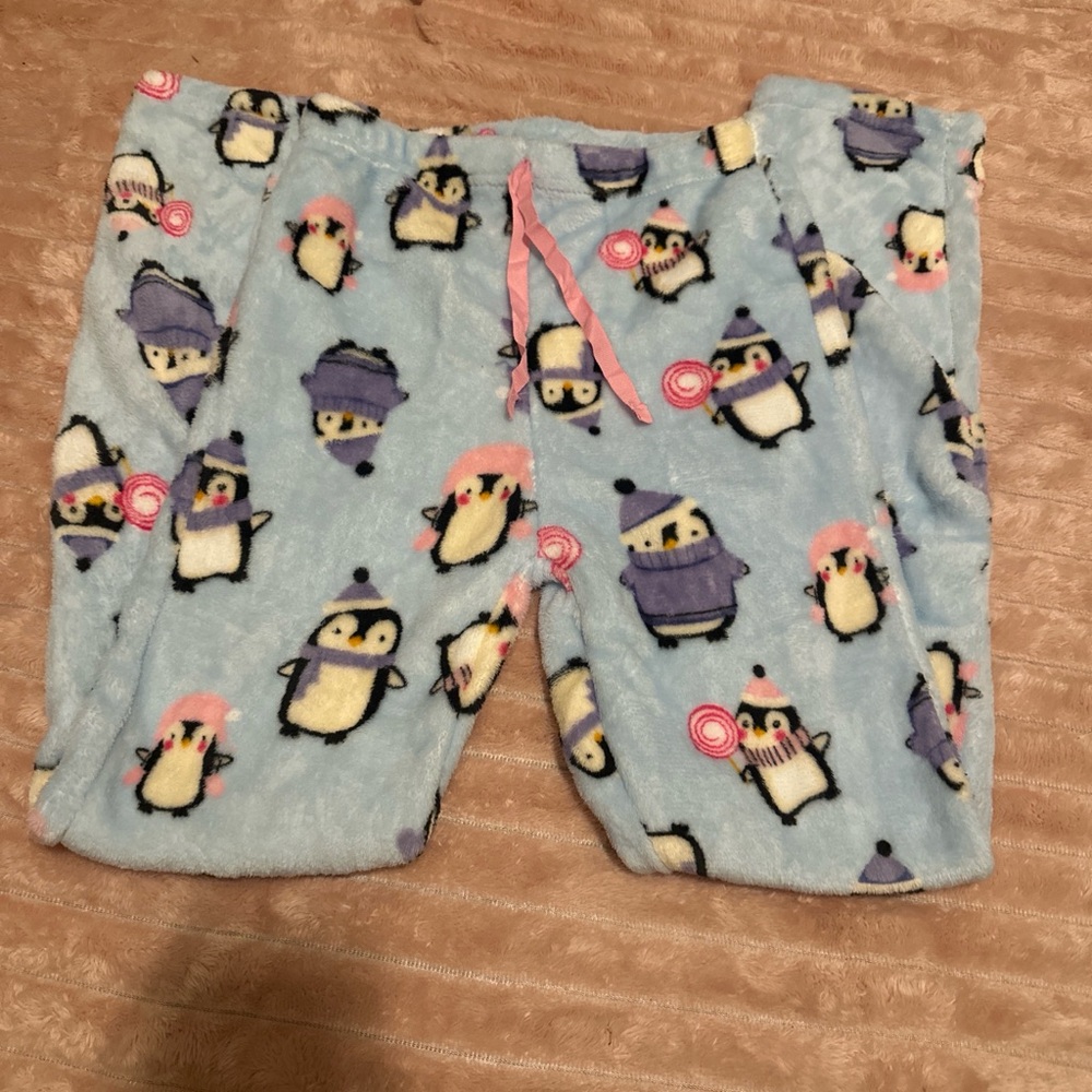 Cozy Penguin Print Pajamas